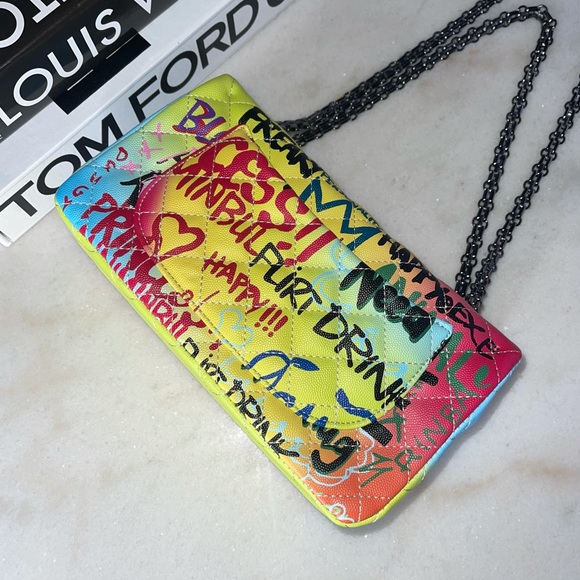 New "Flaunt It" - Multicolored Graffiti Handbag - Picture 13 of 17